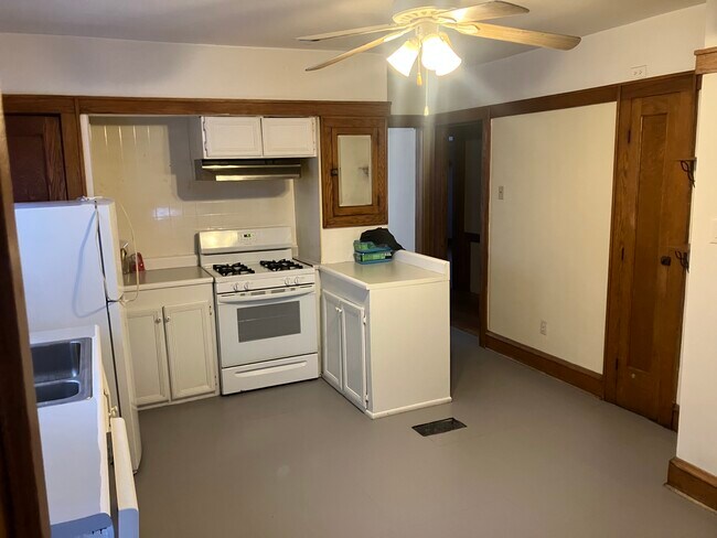 1310 N Hawley Rd in Milwaukee, WI - Building Photo - Building Photo