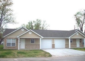 91011 Washington St in Hawk Point, MO - Building Photo