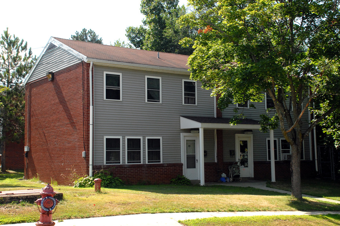 Kimberly Circle in Olyphant, PA - Building Photo