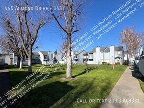 445 Almond Dr in Lodi, CA - Building Photo - Building Photo