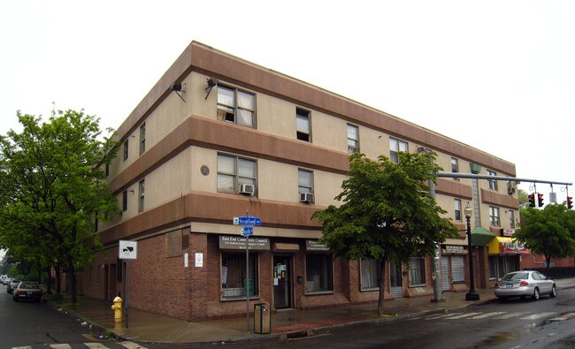 1149 Stratford Ave