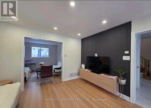 16 Redcastle Crescent in Georgina, ON - Building Photo - Building Photo