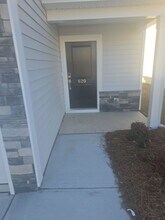620 Pitch Path in West Columbia, SC - Building Photo - Building Photo
