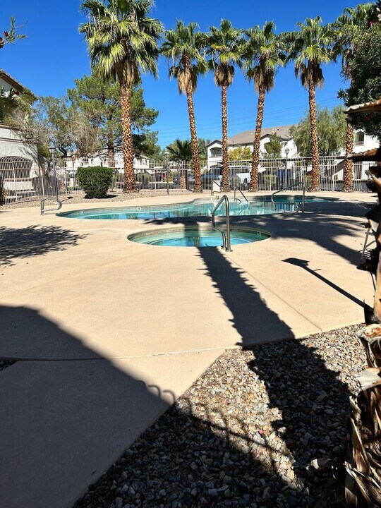 5655 E Sahara Ave in Las Vegas, NV - Building Photo