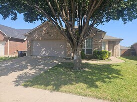 2613 Evening Shade Dr in Fort Worth, TX - Building Photo