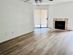 9797 Leawood Blvd in Houston, TX - Foto de edificio - Building Photo