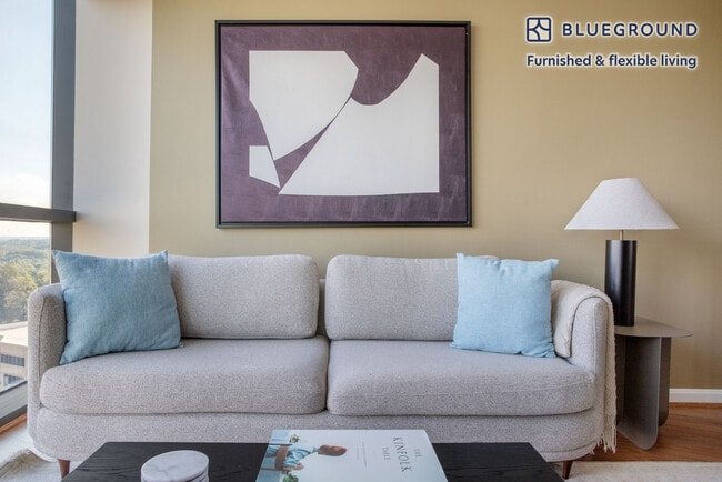 11418 Rockville Pike in North Bethesda, MD - Building Photo - Building Photo