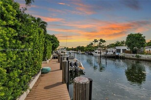 2240 Magnolia Dr in North Miami, FL - Foto de edificio - Building Photo