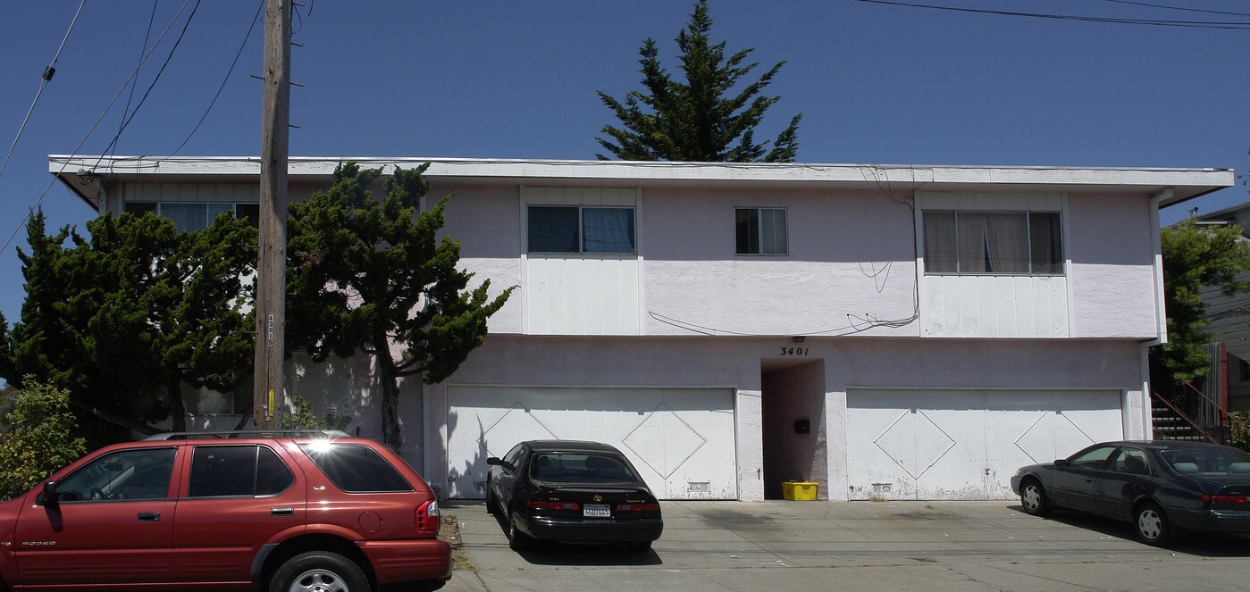 3401 Laguna Ave in Oakland, CA - Building Photo