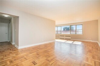 2 Washington Square-Unit -5J in Larchmont, NY - Building Photo - Building Photo