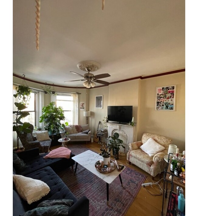 86 Hammond St, Unit 8 in Boston, MA - Foto de edificio