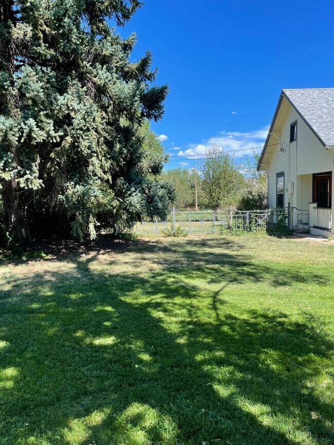 1640 Locust St in Canon City, CO - Building Photo - Building Photo