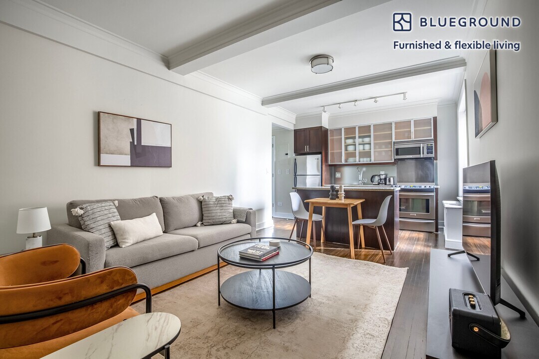 210 W 70th St in New York, NY - Building Photo