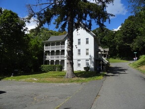 68 Ingraham St, Unit 3rd Floor in Bristol, CT - Building Photo - Building Photo