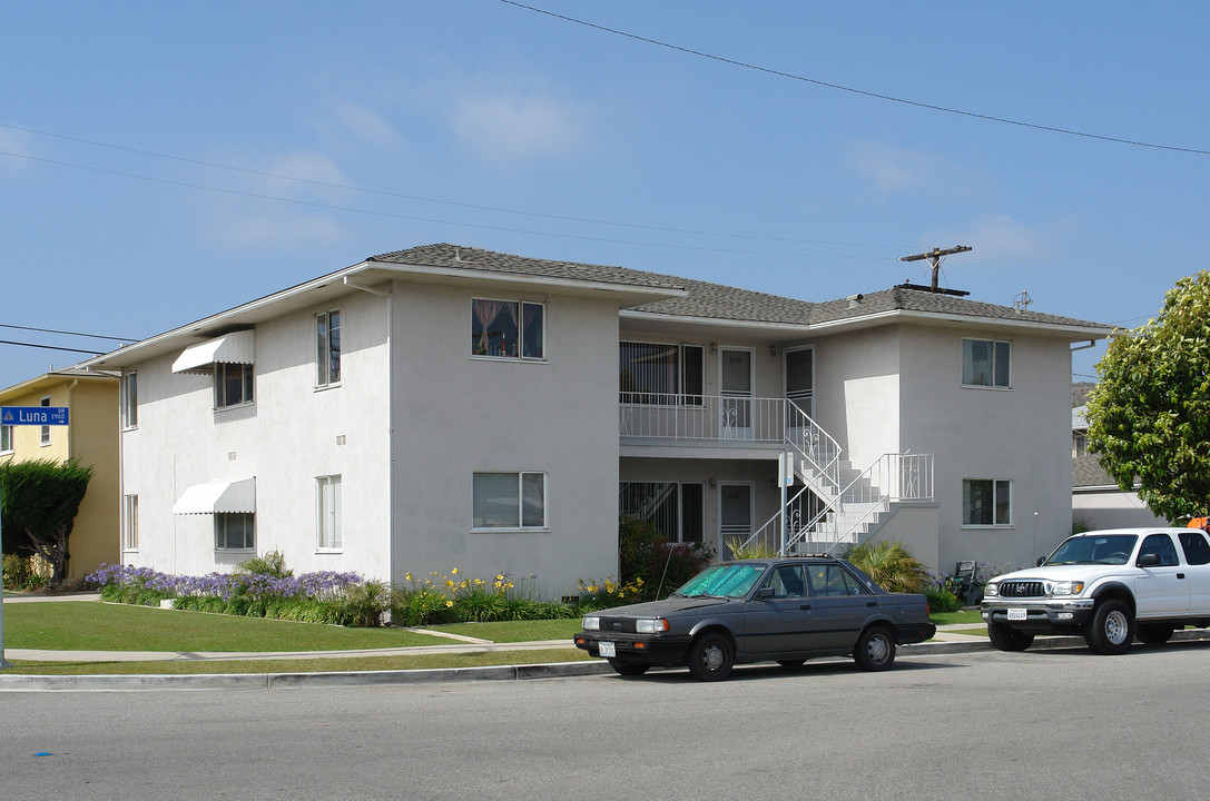 2951-2961 Luna Dr in Ventura, CA - Foto de edificio