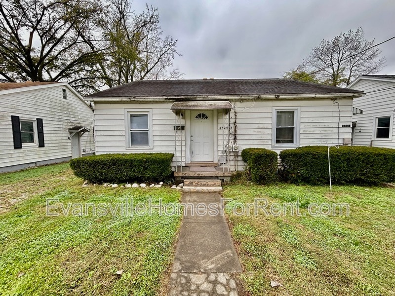 2724 Stringtown Rd in Evansville, IN - Building Photo