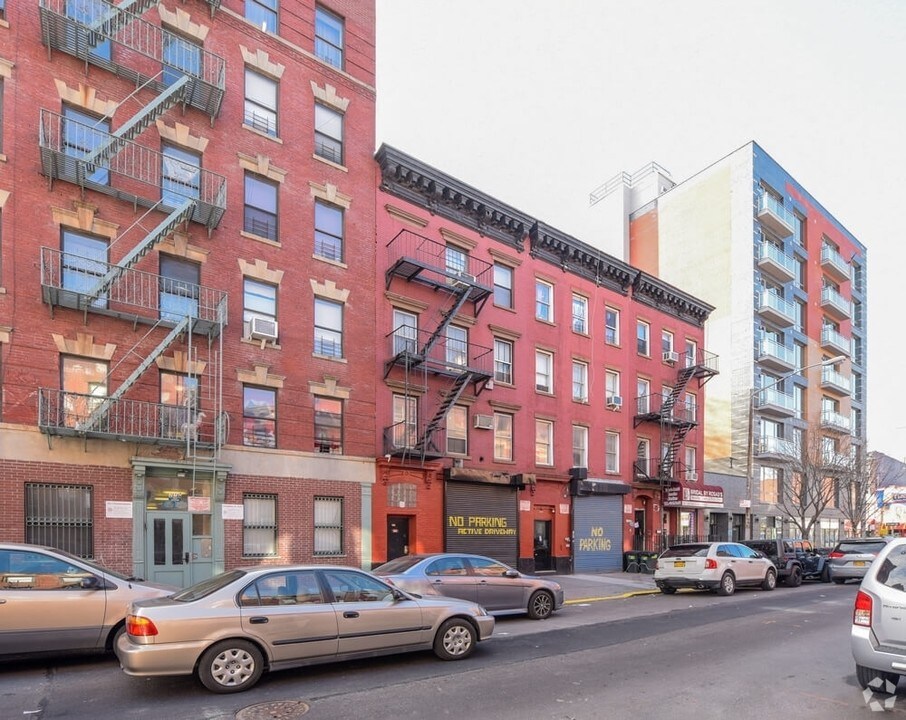 210 E 117th St in New York, NY - Foto de edificio