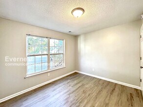 2730 Sand Lake Ct in College Park, GA - Building Photo - Building Photo