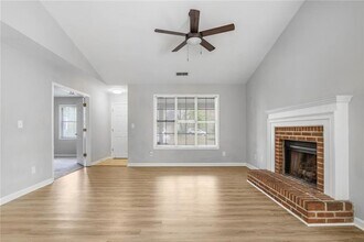 5020 Laurel Springs Way SE in Smyrna, GA - Building Photo - Building Photo
