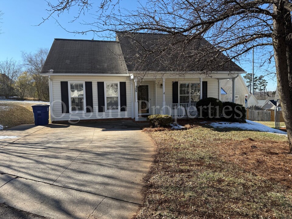 355 Cedar Ridge Cir in Winston-Salem, NC - Building Photo