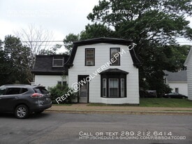 409 Pleasant St in New Glasgow, NS - Building Photo