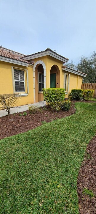 971 NE 42nd Pl in Homestead, FL - Foto de edificio