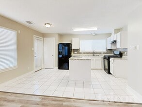 21899 Pinewilde Ct in Porter, TX - Building Photo - Building Photo