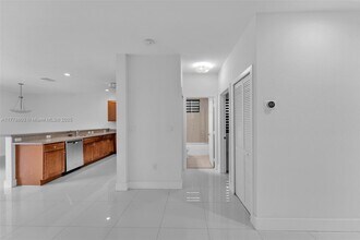 9714 NW 8th Terrace in Miami, FL - Building Photo - Building Photo