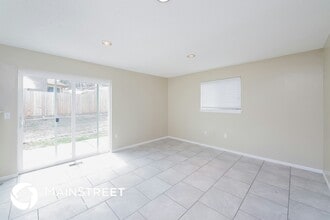 8563 Dover Ct in Arvada, CO - Foto de edificio - Building Photo