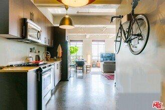 849 S Broadway in Los Angeles, CA - Building Photo - Building Photo