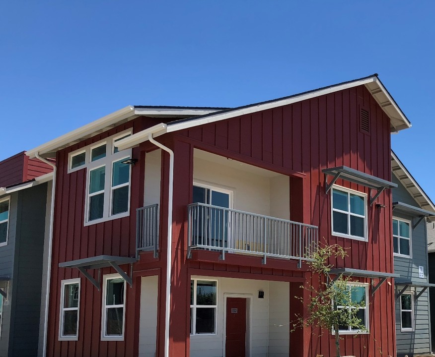 Sierra Village Apartments in Dinuba, CA - Building Photo