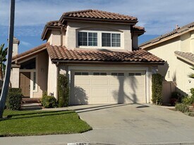 7727 E Misty Glen Ct in Anaheim, CA - Building Photo