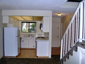 619 N Hayden Bay Dr in Portland, OR - Building Photo - Building Photo