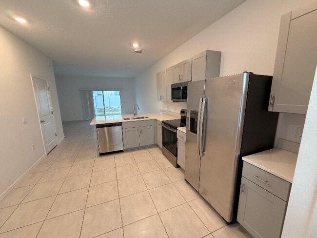 3068 Skyline Lp in Kissimmee, FL - Foto de edificio - Building Photo