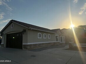 5502 N 105th Ln in Glendale, AZ - Building Photo - Building Photo