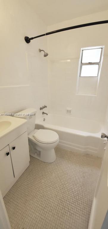 28 Majorca Ave-Unit -2 in Coral Gables, FL - Building Photo - Building Photo