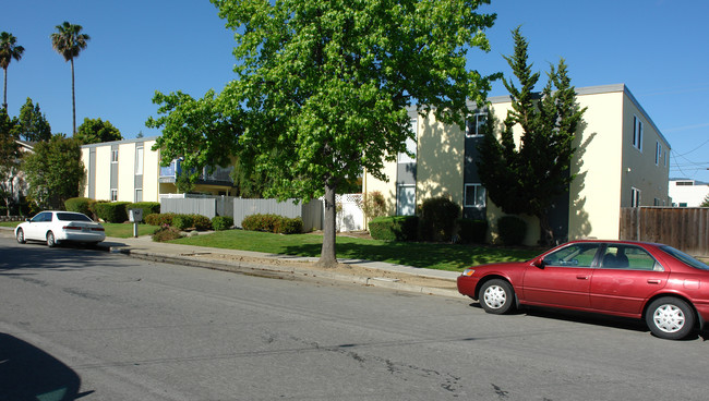 10193-10195 Beardon Dr in Cupertino, CA - Foto de edificio - Building Photo