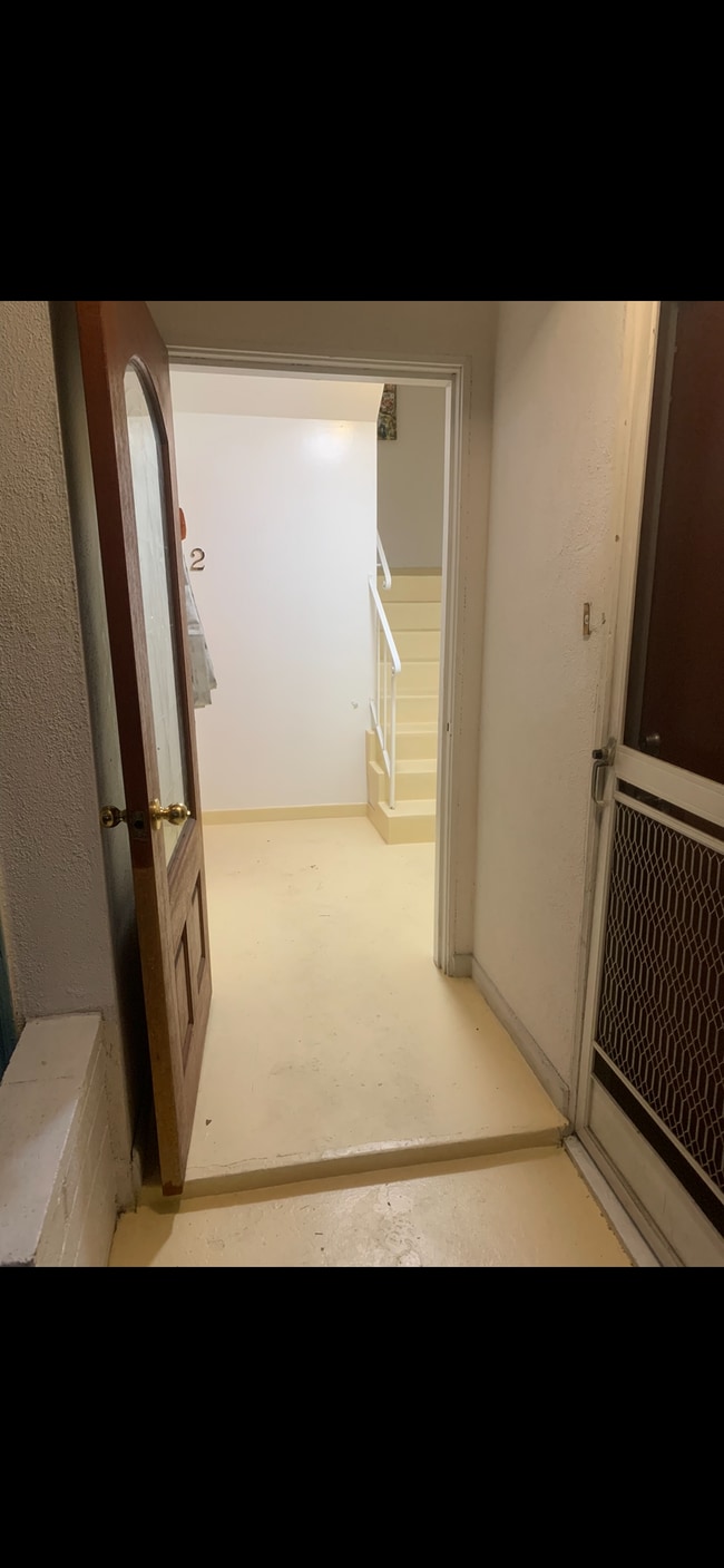 144 S Bedford Dr, Unit large apartment in Beverly Hills, CA - Building Photo - Building Photo