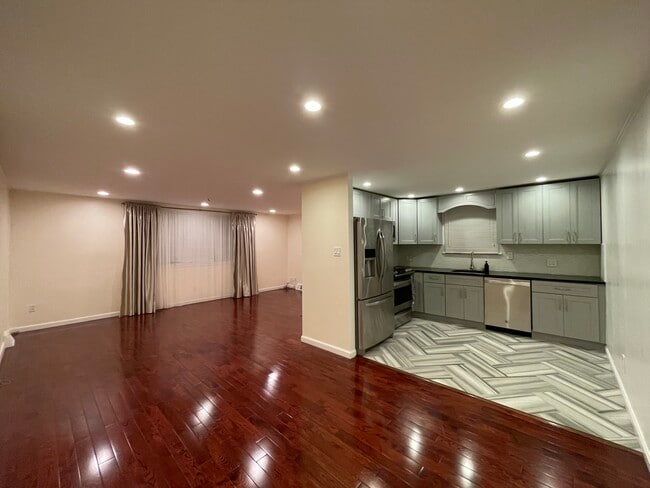 2314 Strahle St, Unit B in Philadelphia, PA - Building Photo - Building Photo