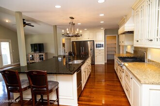 385 Somerset Cir in Thousand Oaks, CA - Building Photo - Building Photo