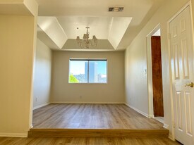 10626 Valley Spring Ln, Unit 304 in Los Angeles, CA - Building Photo
