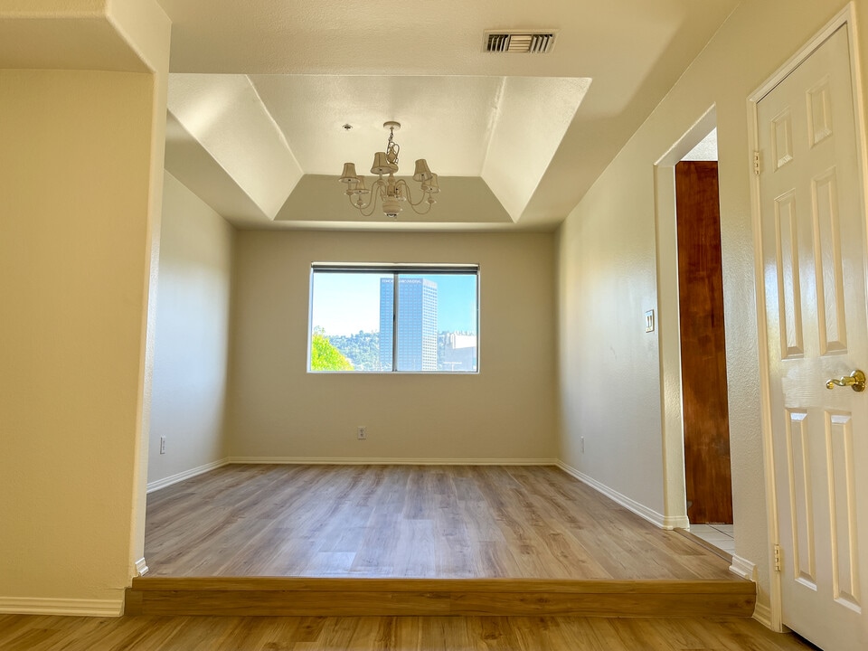 10626 Valley Spring Ln, Unit 304 in Los Angeles, CA - Foto de edificio
