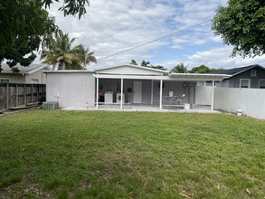 1504 NE 118th St in Miami, FL - Building Photo - Building Photo