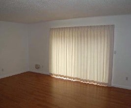 College Apartments in Monmouth, OR - Foto de edificio - Interior Photo