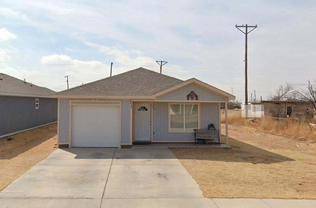 2832 E 7th St in Lubbock, TX - Building Photo
