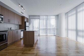 55-1755 Bremner Blvd in Toronto, ON - Building Photo - Building Photo