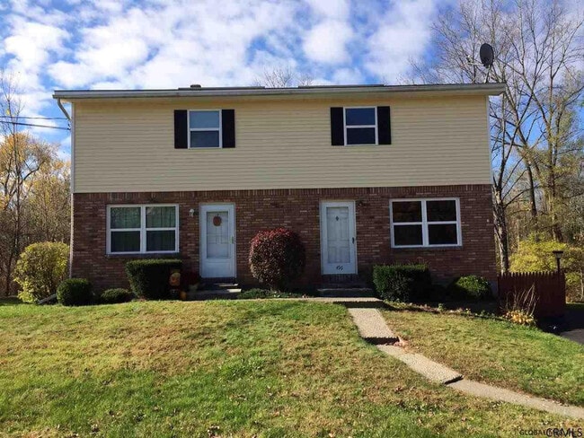 496 Old Niskayuna Rd in Latham, NY - Building Photo - Building Photo