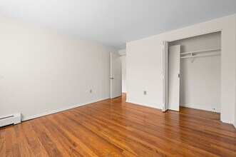 30 Henderson Dr in East Hartford, CT - Building Photo - Building Photo