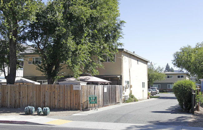 1590 Detroit Ave in Concord, CA - Building Photo - Building Photo