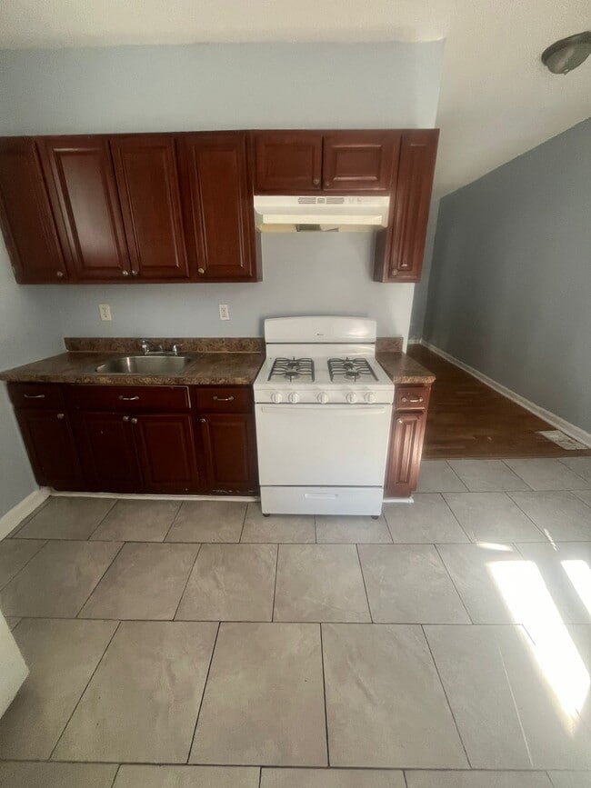 19-21 Schuyler Ter, Unit 1L in East Orange, NJ - Building Photo - Building Photo